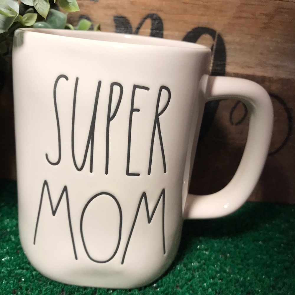 Rae Dunn mugs